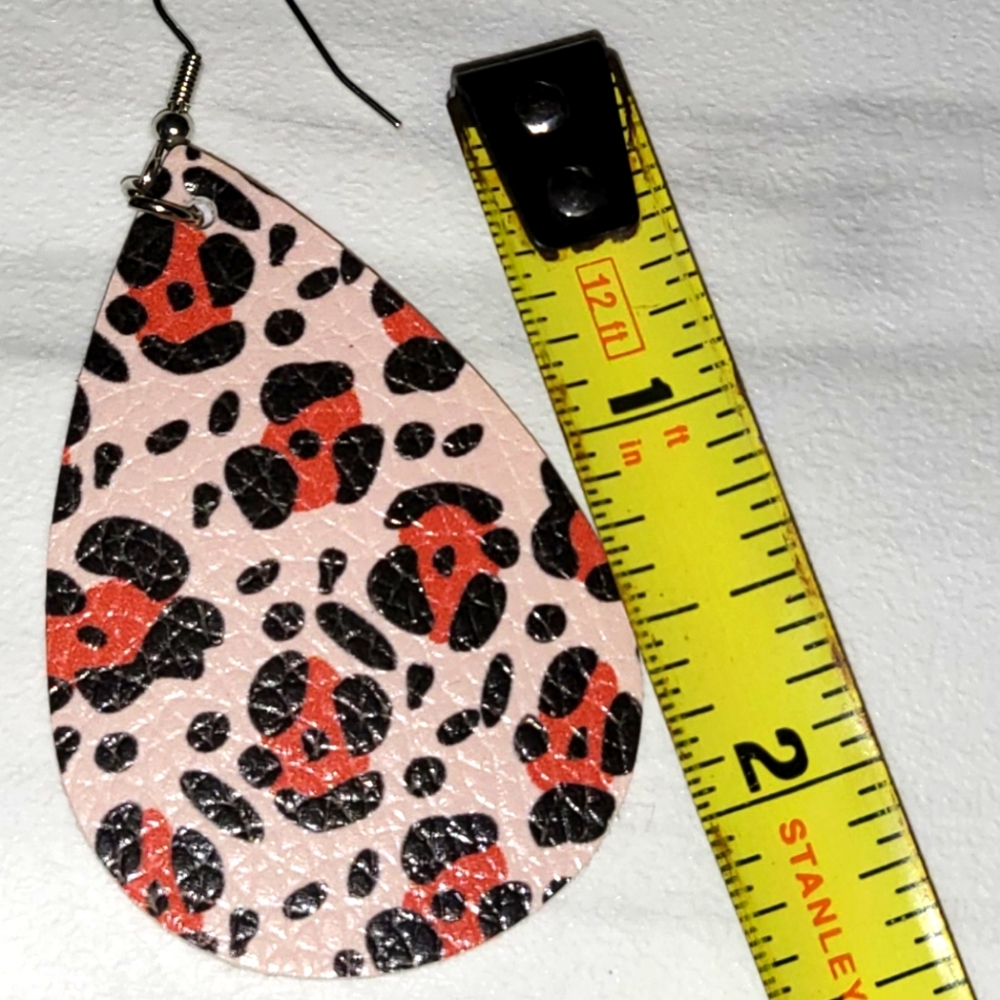 Pink leopard print leather earrings//boho//cowgirl//Southwestern// - Picture 3 of 4